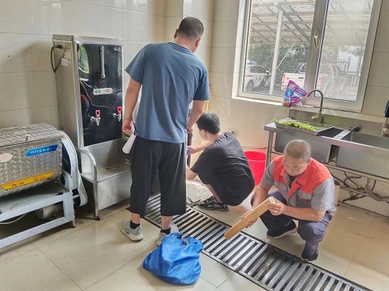 更换滤芯.jpg 更换滤芯.jpg