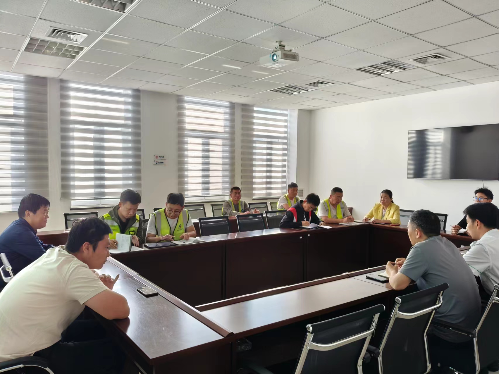 C:\Users\Administrator\Desktop\d91a21af913dd5ea0081ee9d5ba3a8d.jpg C:\Users\Administrator\Desktop\d91a21af913dd5ea0081ee9d5ba3a8d.jpg