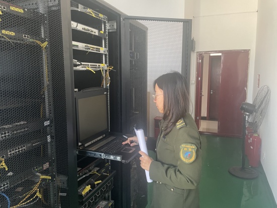 检查机房_副本.jpg 检查机房_副本.jpg