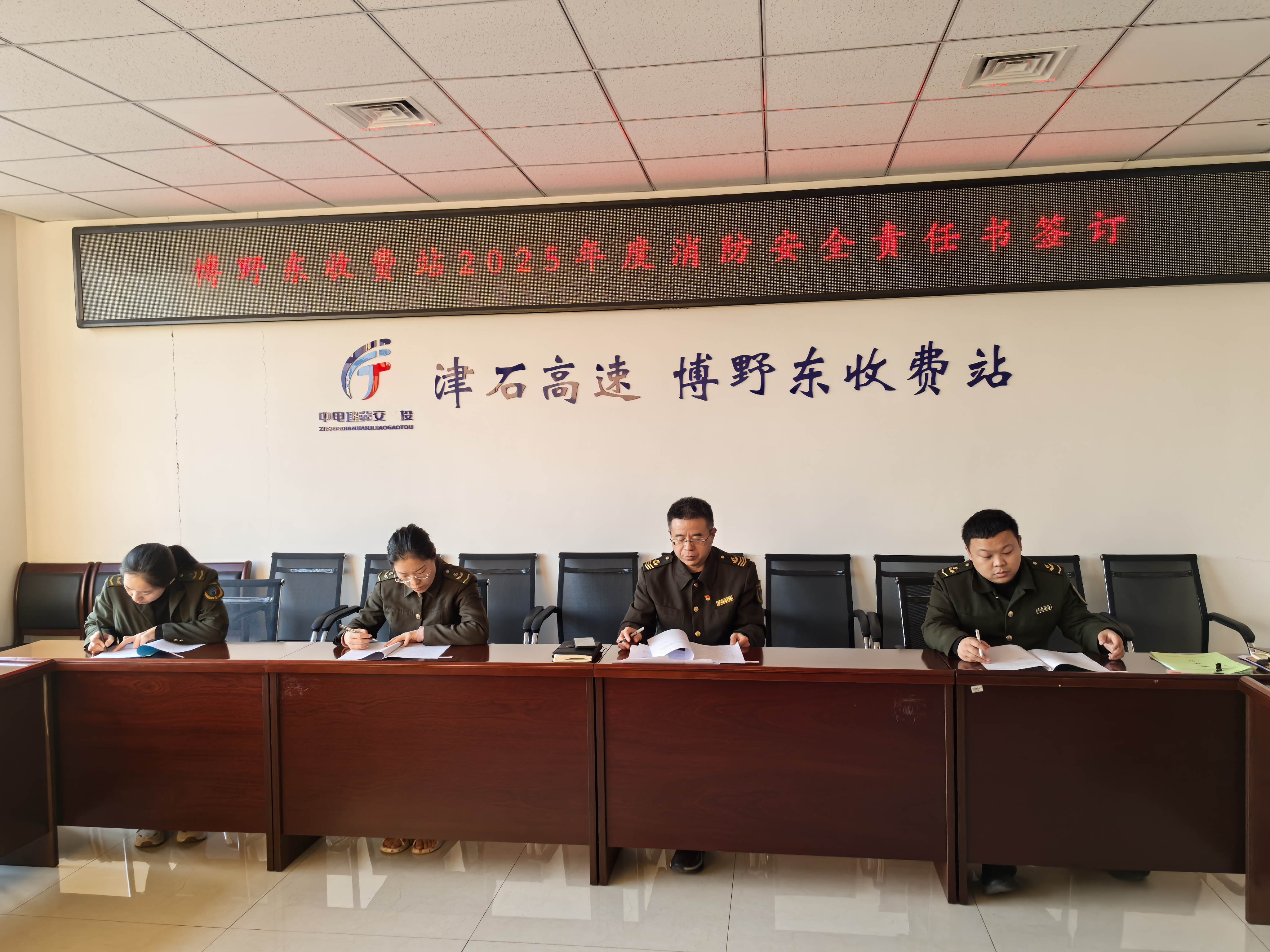 C:\Users\Administrator\Desktop\1.jpg C:\Users\Administrator\Desktop\1.jpg