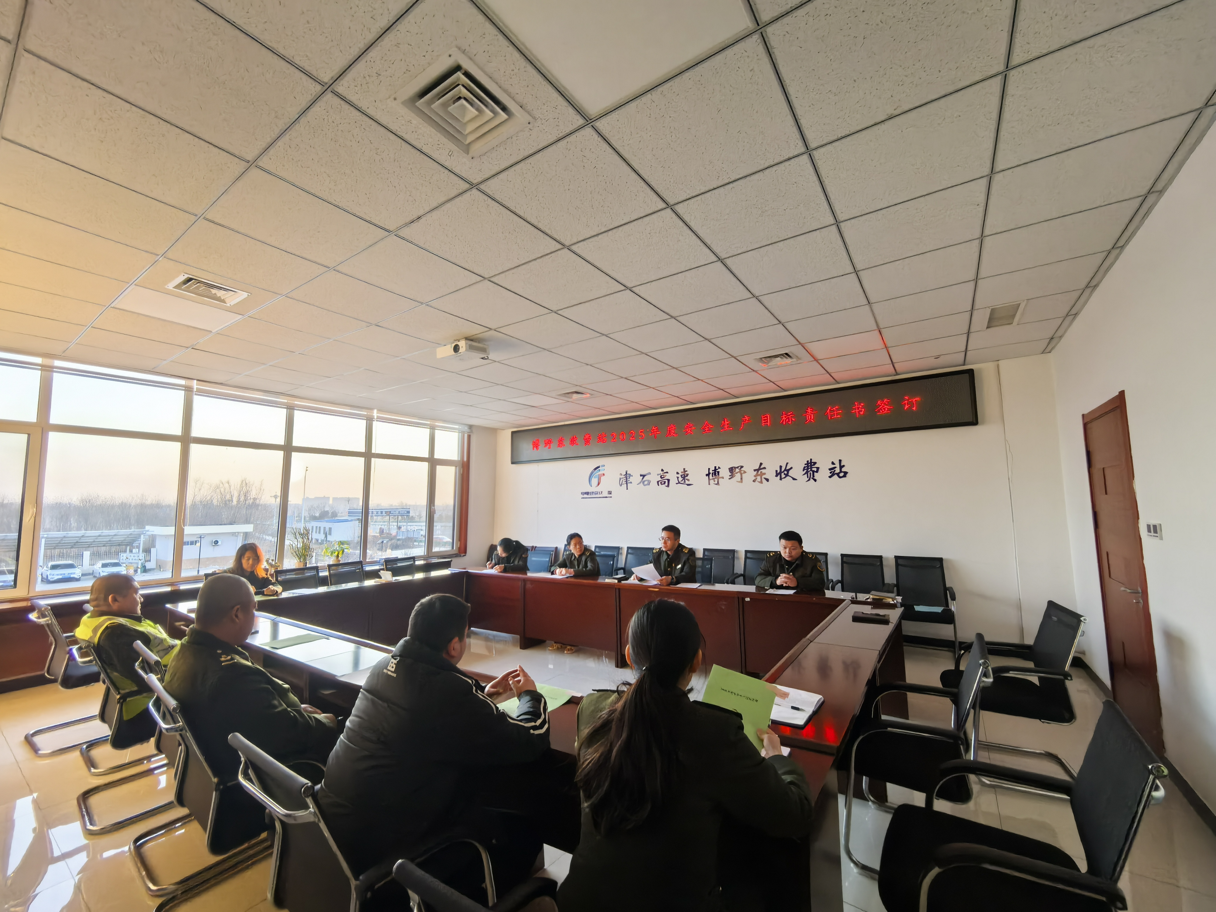 C:\Users\Administrator\Desktop\2.jpg C:\Users\Administrator\Desktop\2.jpg