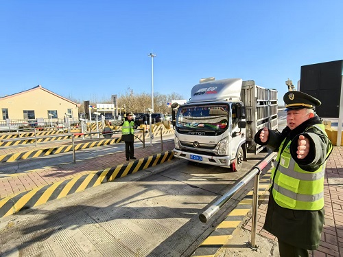 C:\Users\Administrator\Desktop\演练.jpg C:\Users\Administrator\Desktop\演练.jpg