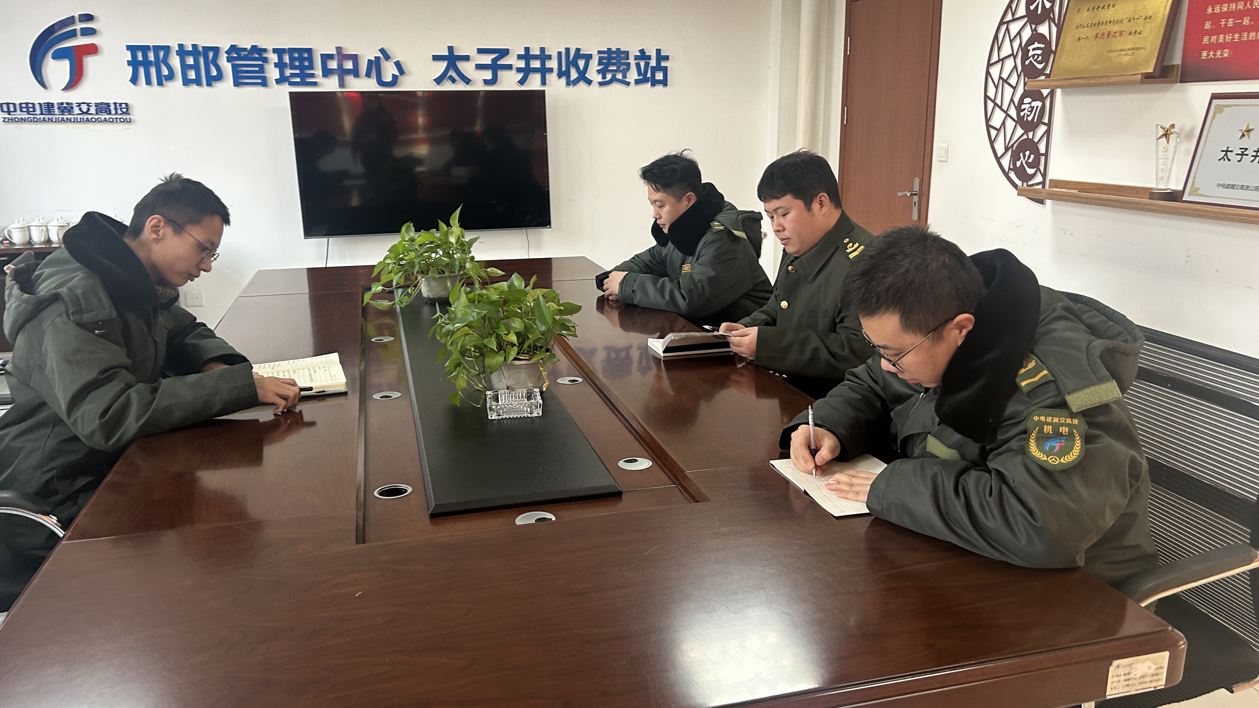 f1597f54099005306ffe5c94c2c813d.jpg f1597f54099005306ffe5c94c2c813d.jpg